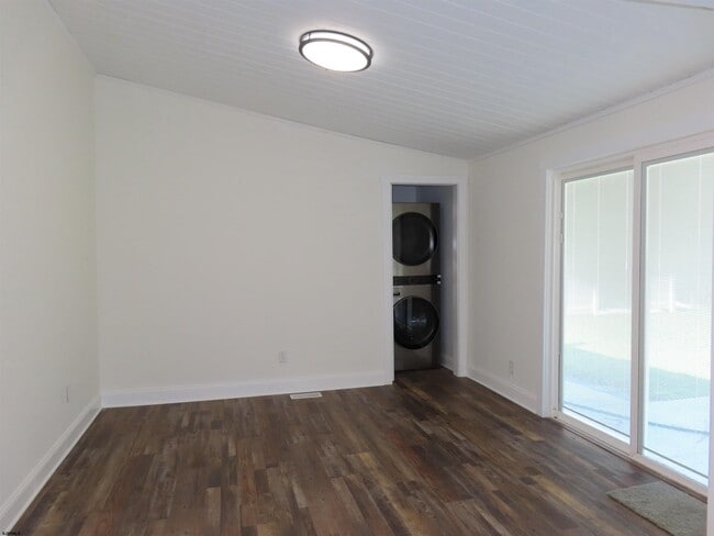 Building Photo - 407 Maple Ave