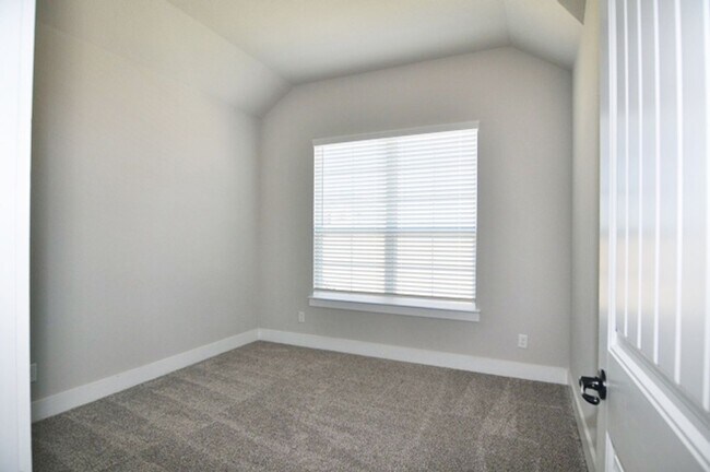 Building Photo - Fantastic 4-3-3 in Weatherford, Azle ISD!