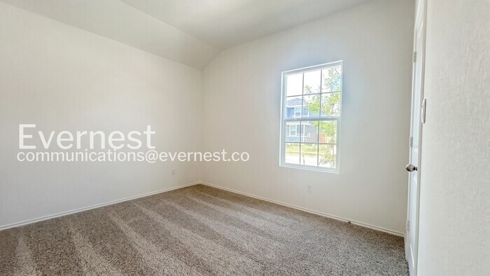 Building Photo - 320 Santo Domingo Rd