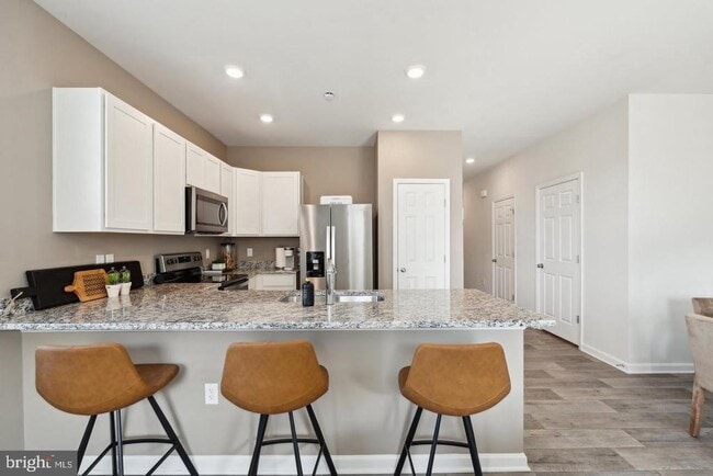 Building Photo - 152 Rae Ct