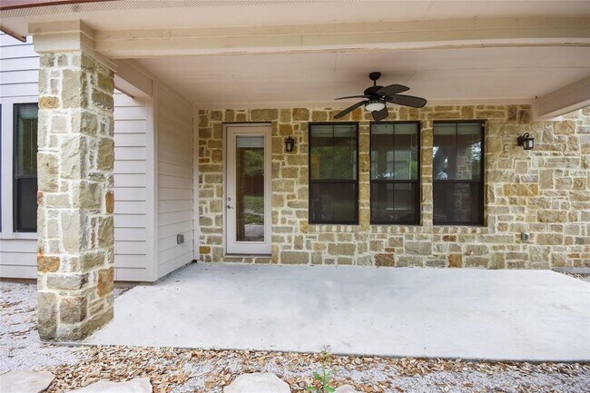 Building Photo - 18400 Lakepoint Cove