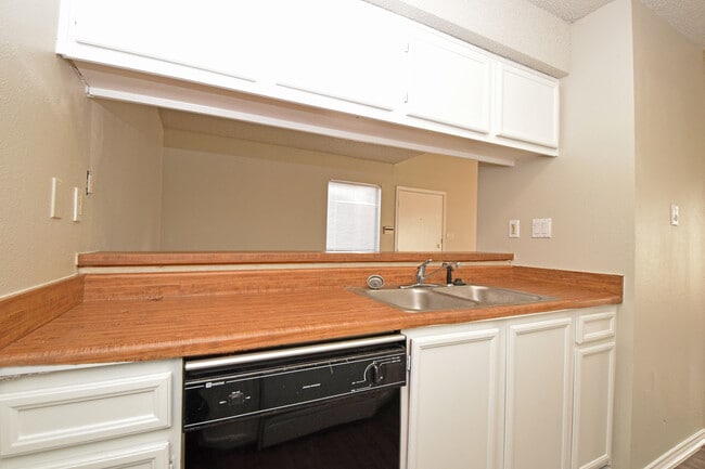 Building Photo - King Albert