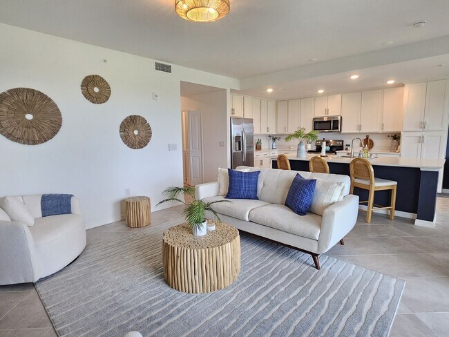 Building Photo - Annual UNFURNISHED or FURNISHED for your convenience: 2 Bedroom 2 Bathroom 2nd Floor Elevator acc...