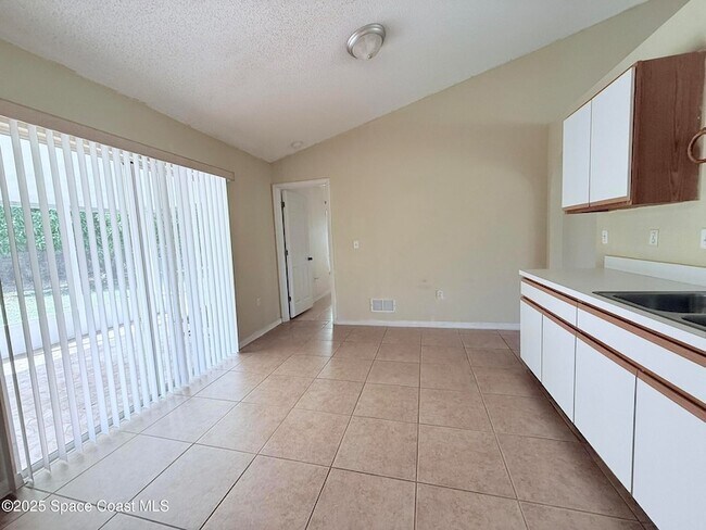 Building Photo - 3232 Wallace Ave