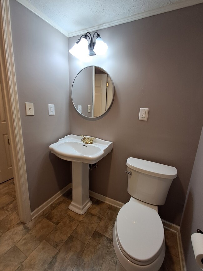 Building Photo - 114 Tomahawk Dr