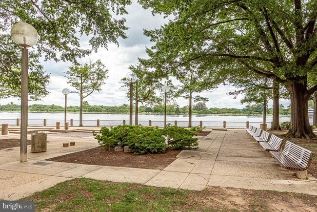 Building Photo - 1425 4th St SW