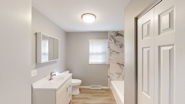 Building Photo - Large Updated 4-Bedroom Home for Rent – Moline