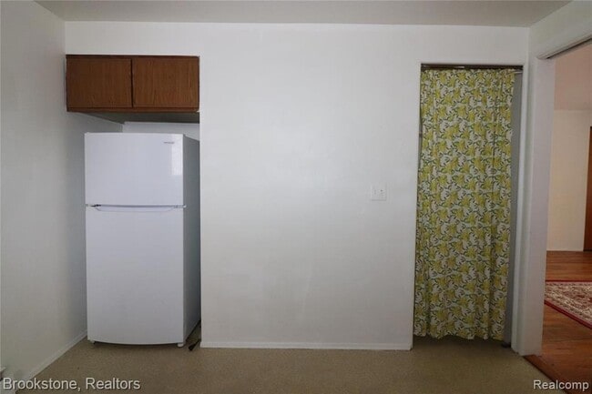 Building Photo - 2 Glendale Dr