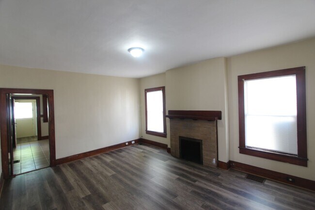 Building Photo - New On The Market!! Will not last long at this price. Better Hurry!!