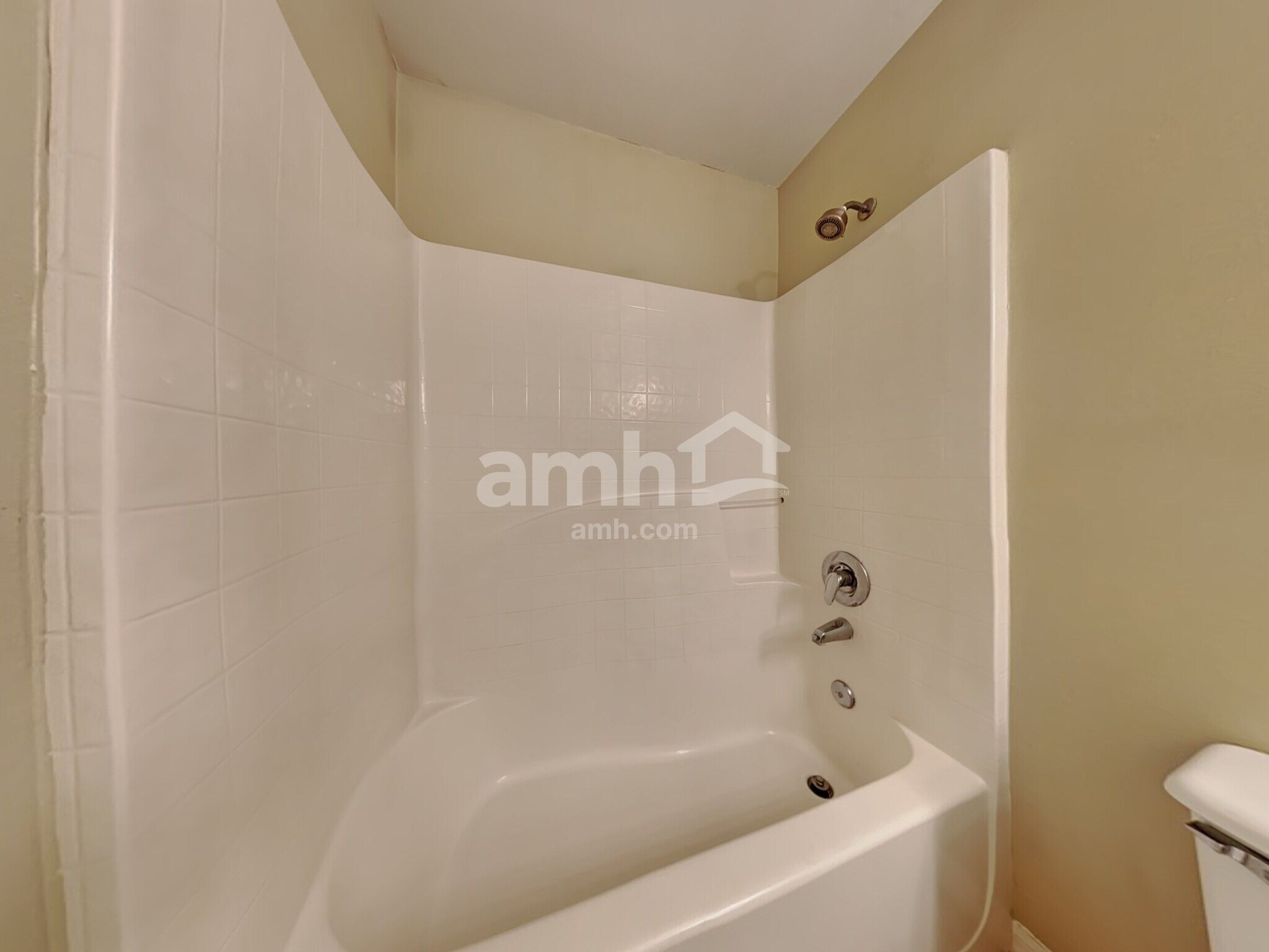 Building Photo - 70 Reeding Ridge Dr W