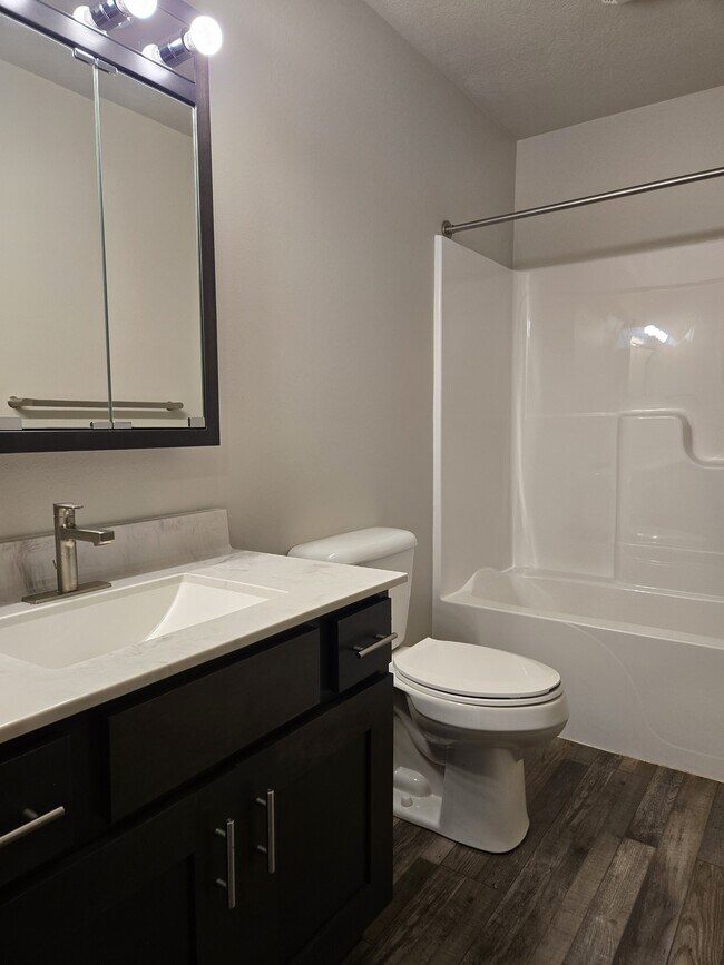 Building Photo - 1407 W 20th Ave