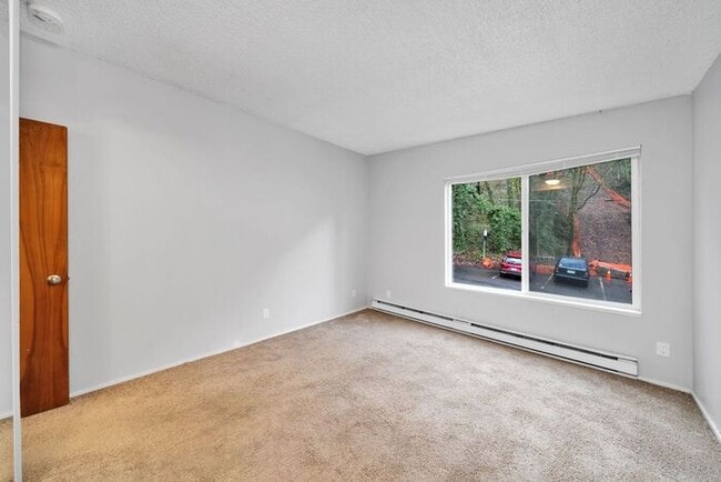 Building Photo - Lair Hill is offering a 1bed/1bath!! Get i...
