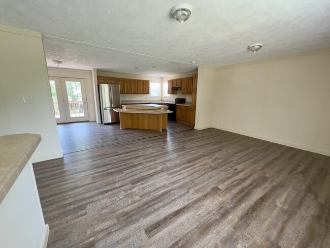 Living Room View Into Kitchen Area - 1143 Spurlock Dr