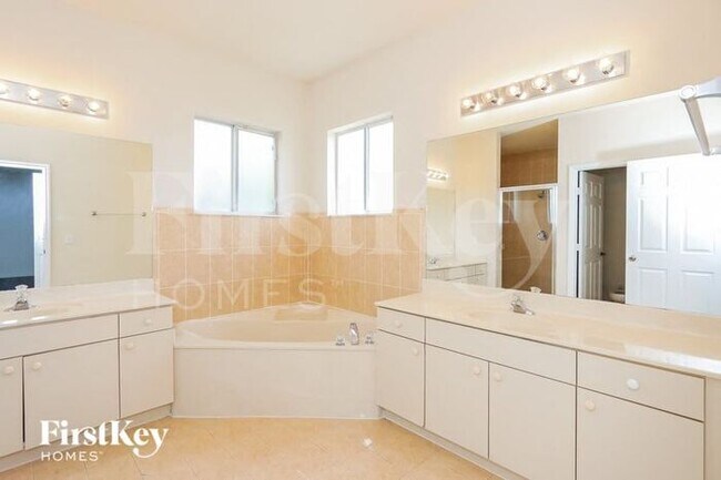 Building Photo - 15464 SW 18th Ln