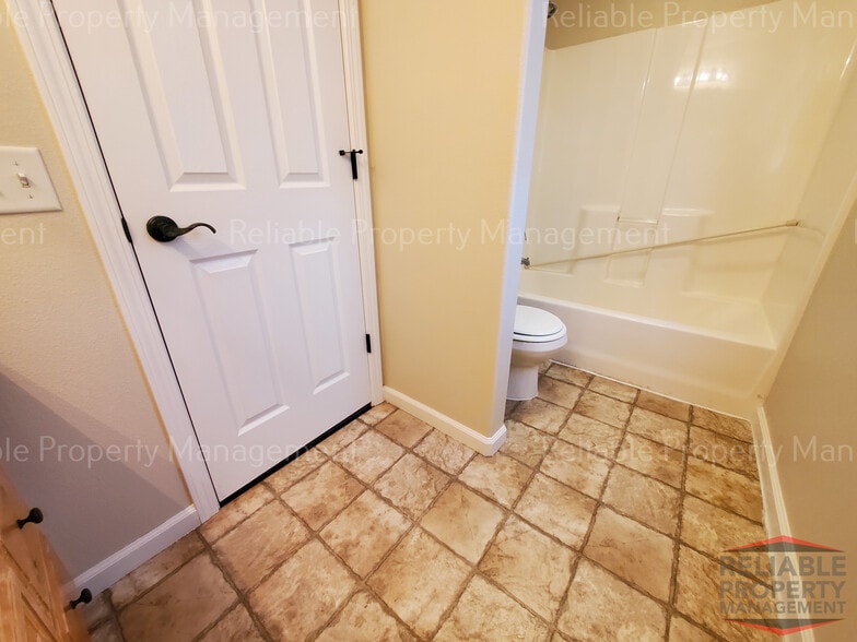 Building Photo - 1557 Bull Pen Way