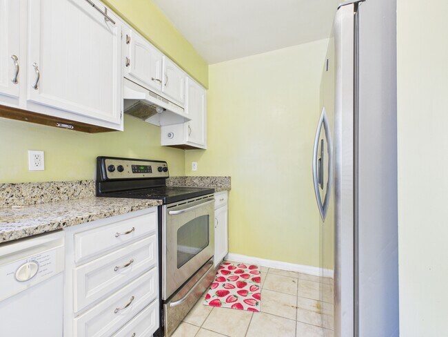 Building Photo - 8811 Hunter Ridge Dr