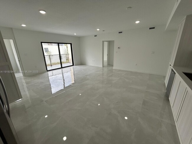 Building Photo - 14568 SW 261 St Ter