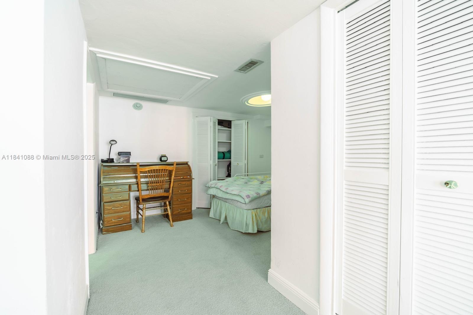 Building Photo - 1408 Brickell Bay Dr
