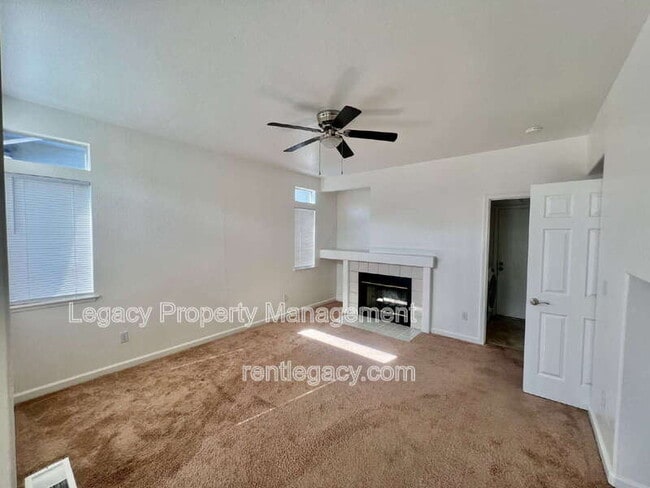 Building Photo - 2750 Parkview Terrace