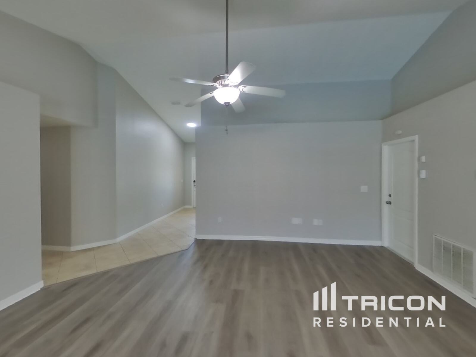 Building Photo - 1152 Tryon Cir