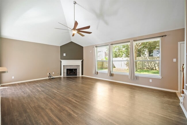 Building Photo - 406 Stockbridge Ln