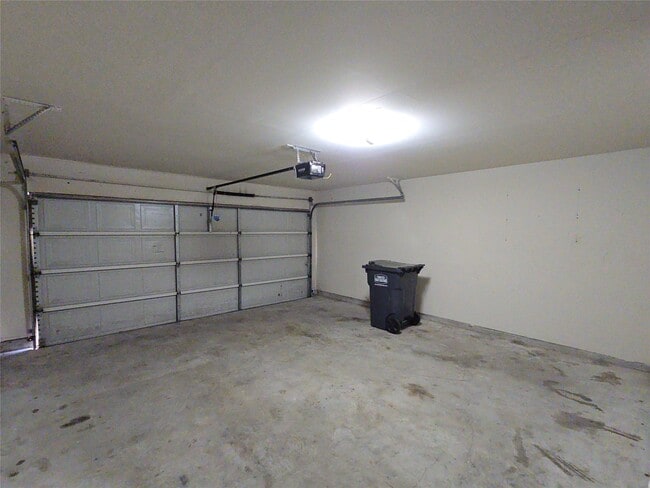 Building Photo - 810 Lightningbug Ln