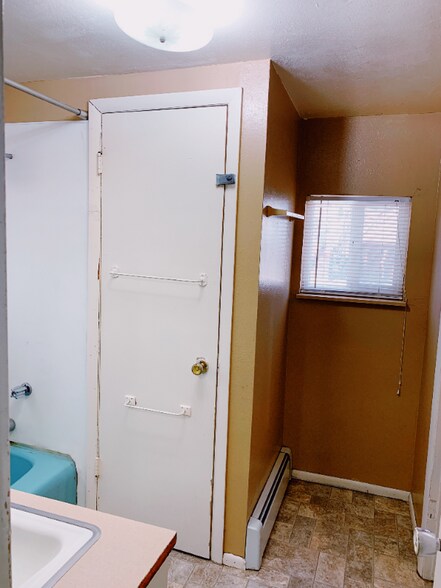 Building Photo - 724 E High St