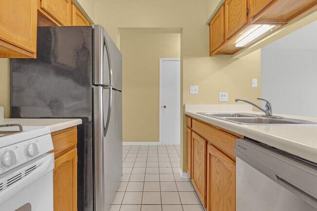 Building Photo - 1126 Regency Dr