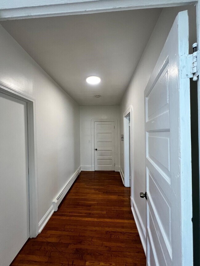 Building Photo - 58 Standish St