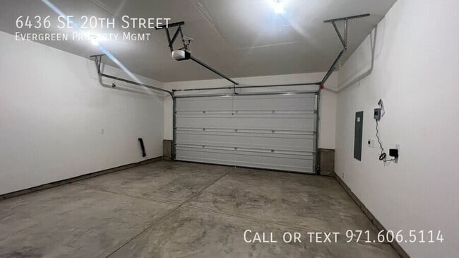 Building Photo - 6436 SE 20th St