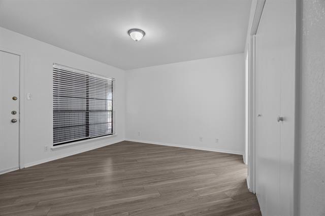 Building Photo - 320 E 4th St