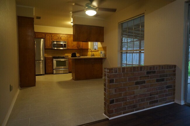 Building Photo - 114 Napoleon Dr