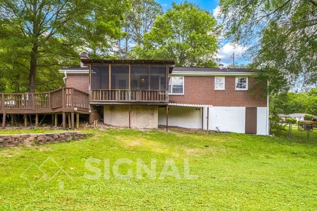 Building Photo - 1288 Hiawatha Dr NE