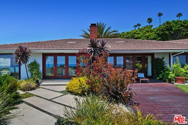 Building Photo - 1166 Las Pulgas Pl