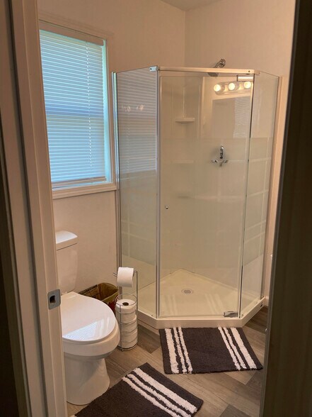 Building Photo - 400 Walker Dr