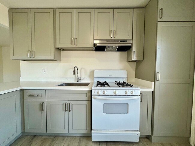 Building Photo - 33441-33443 4th St, Union City, CA 94587