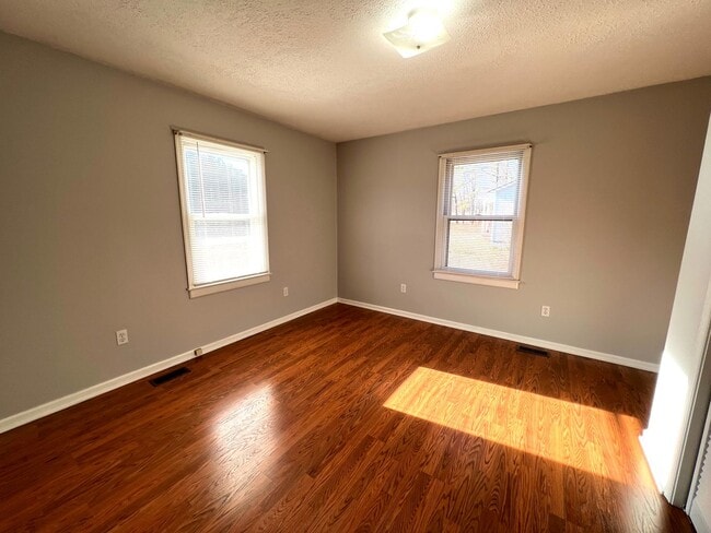 Building Photo - Country Living and Convenience at It's BEST