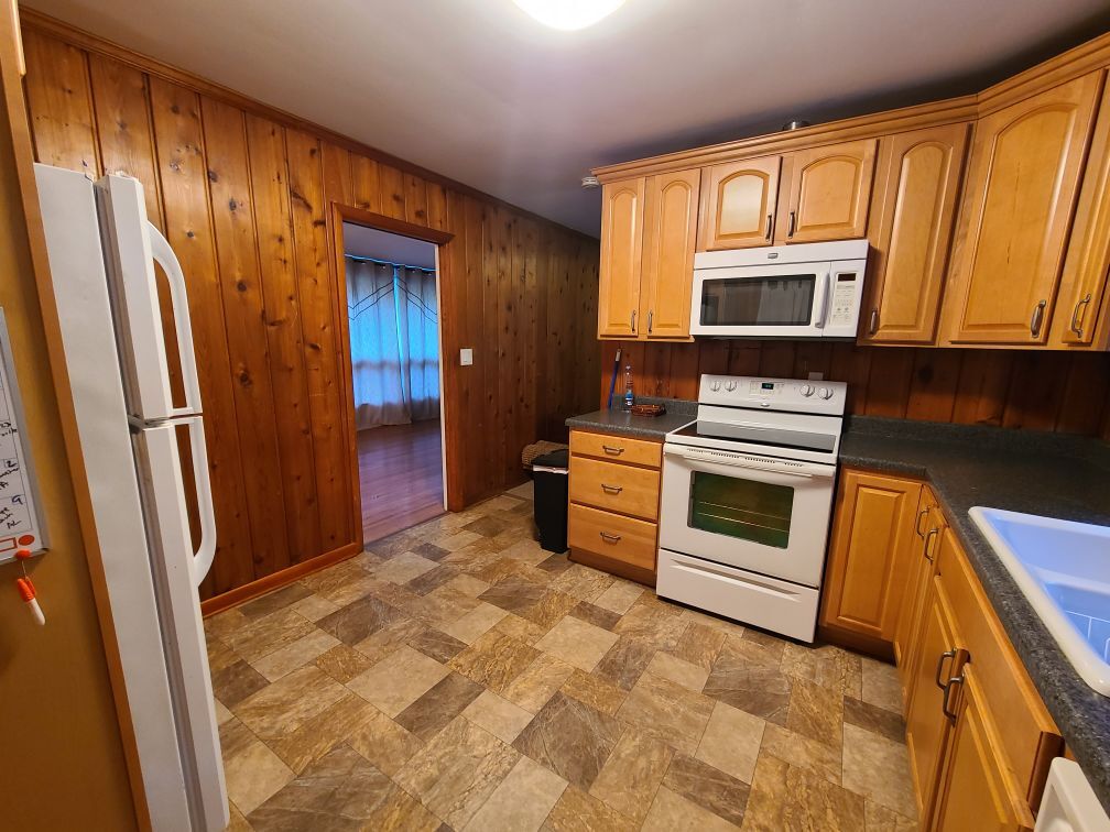 Building Photo - 927 Downey Dr