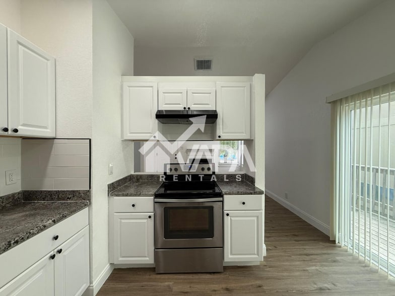 Building Photo - 4019 Sunrise Bluff Dr