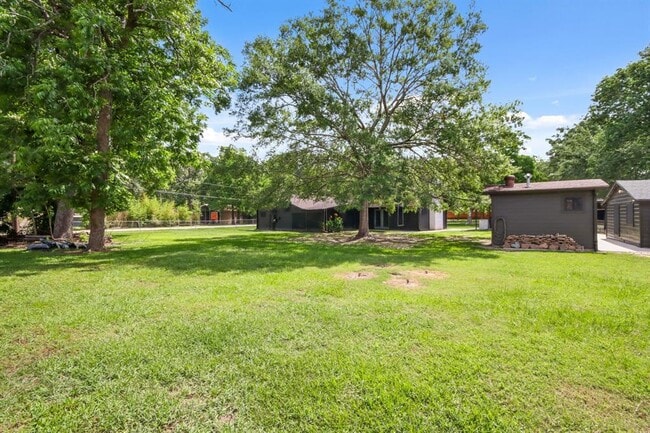 Building Photo - 222 Camp Lillie Rd