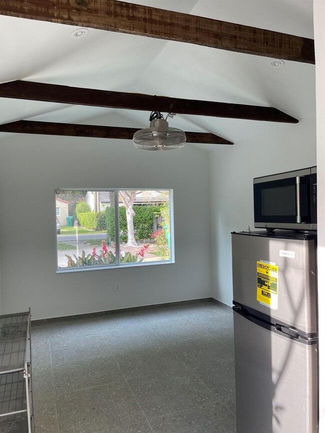 Building Photo - 1005 Cortez St