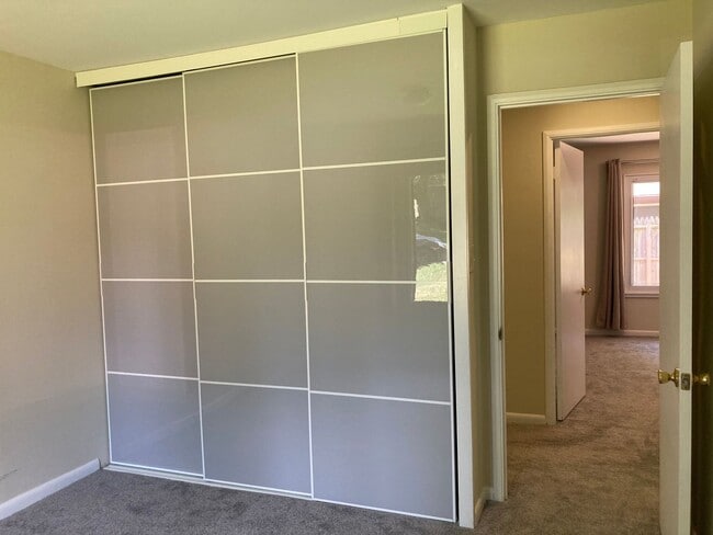 Building Photo - 16 Aquarius Ct