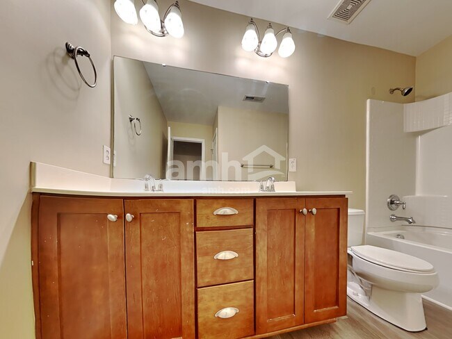 Building Photo - 8824 Shadowglen Dr