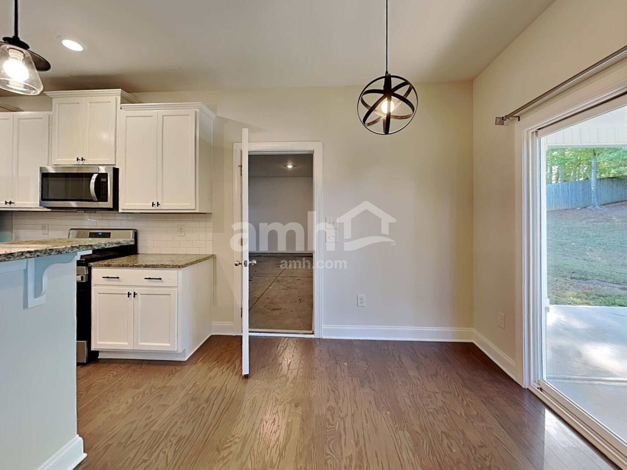 Building Photo - 102 White Ash Ln