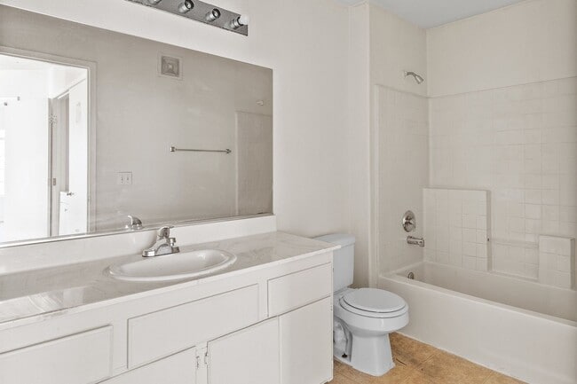 Building Photo - 2nd Floor Condo in a Gated Northeast Commu...