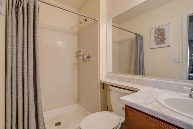 Building Photo - Huge room in a large shared home, private bathroom, great neighborhood, friendly roommates!