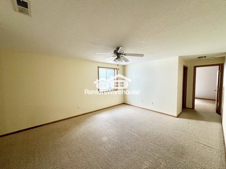 Building Photo - 2011 E 1st Ave