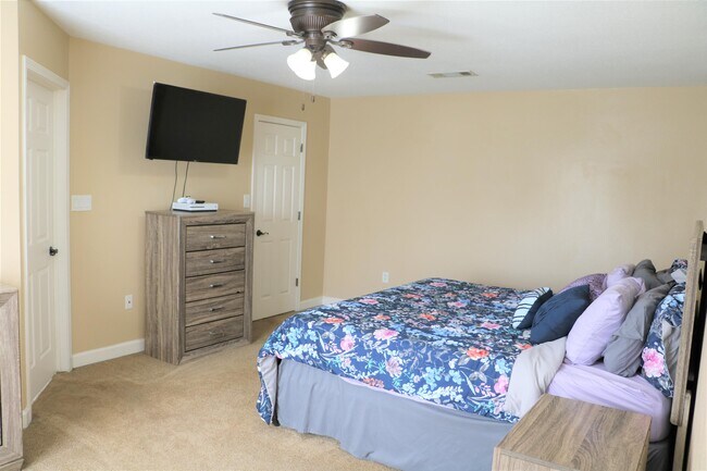Building Photo - 6461 Arbor Ln