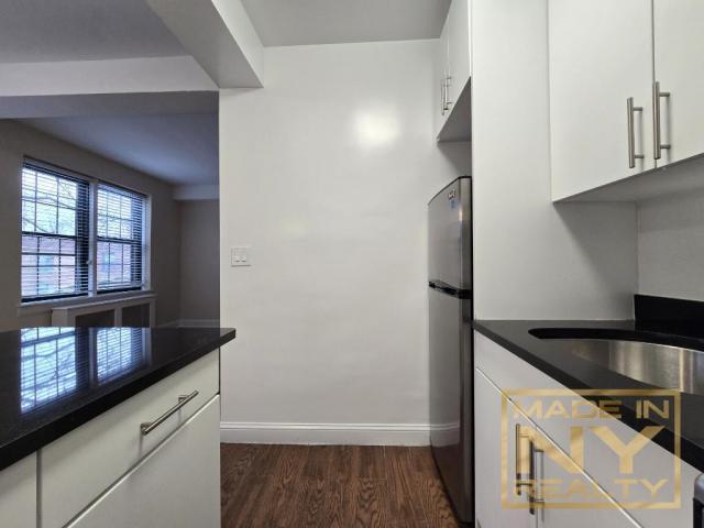 Building Photo - 0 bedroom in SUNNYSIDE GARDENS NY 11104