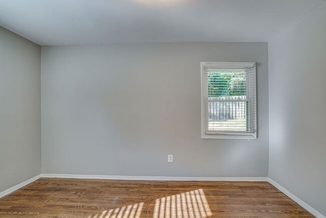 Building Photo - Location, Location, Location! Charming 3 b...